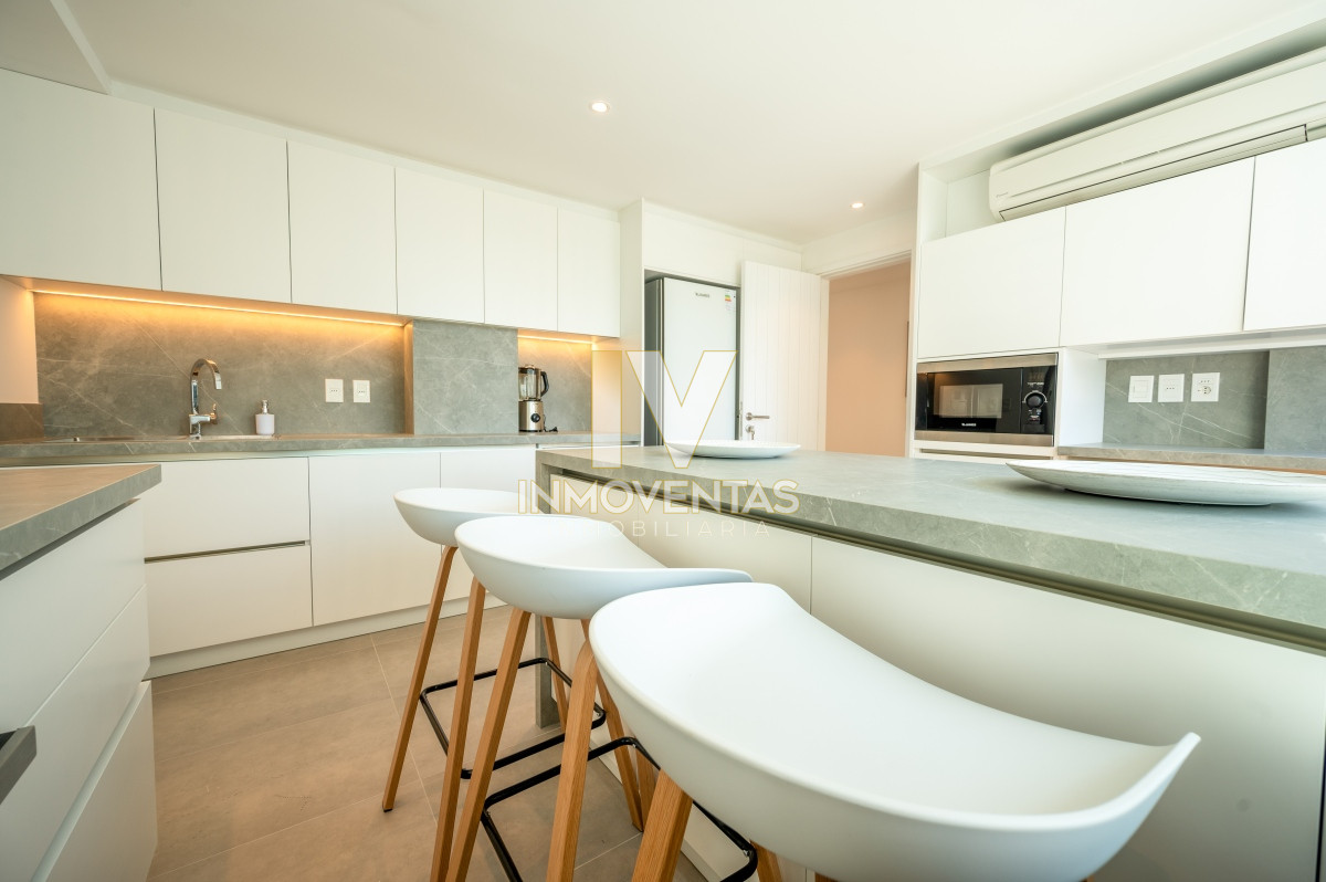 Apartamento ID.4343 - Espectacular PentHouse 4 Dormitorios, Terraza EXCLUSIVA & Todos los Servicios, Edificio ISABEL, Punta Del Este