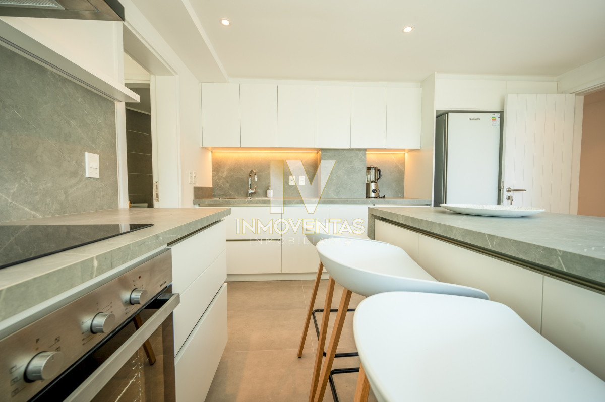 Apartamento ID.4343 - Espectacular PentHouse 4 Dormitorios, Terraza EXCLUSIVA & Todos los Servicios, Edificio ISABEL, Punta Del Este