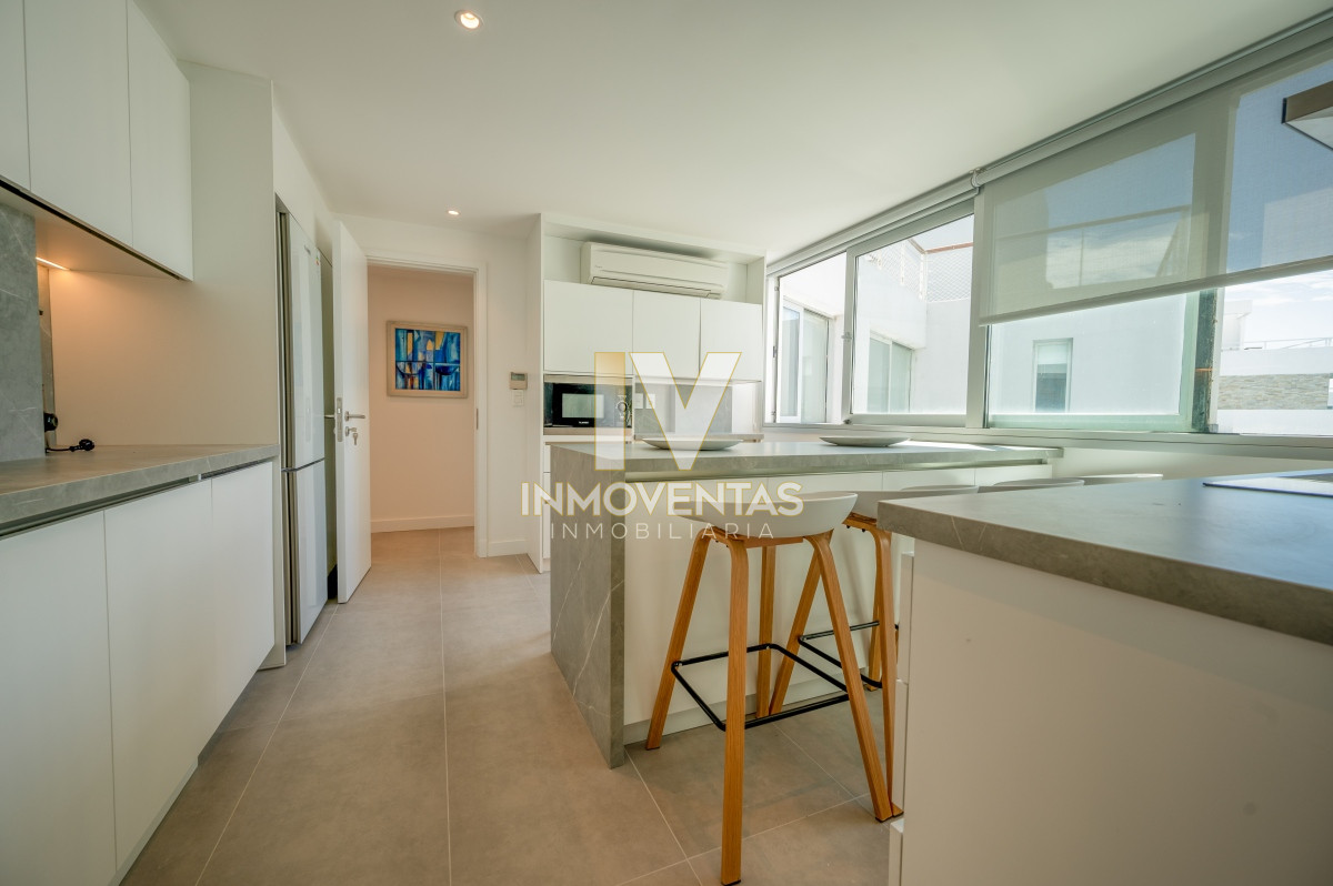 Apartamento ID.4343 - Espectacular PentHouse 4 Dormitorios, Terraza EXCLUSIVA & Todos los Servicios, Edificio ISABEL, Punta Del Este