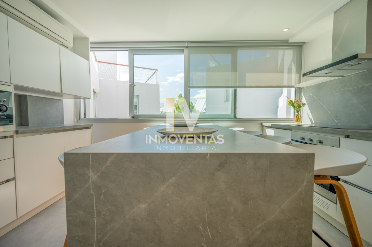 Apartamento ID.4343 - Espectacular PentHouse 4 Dormitorios, Terraza EXCLUSIVA & Todos los Servicios, Edificio ISABEL, Punta Del Este