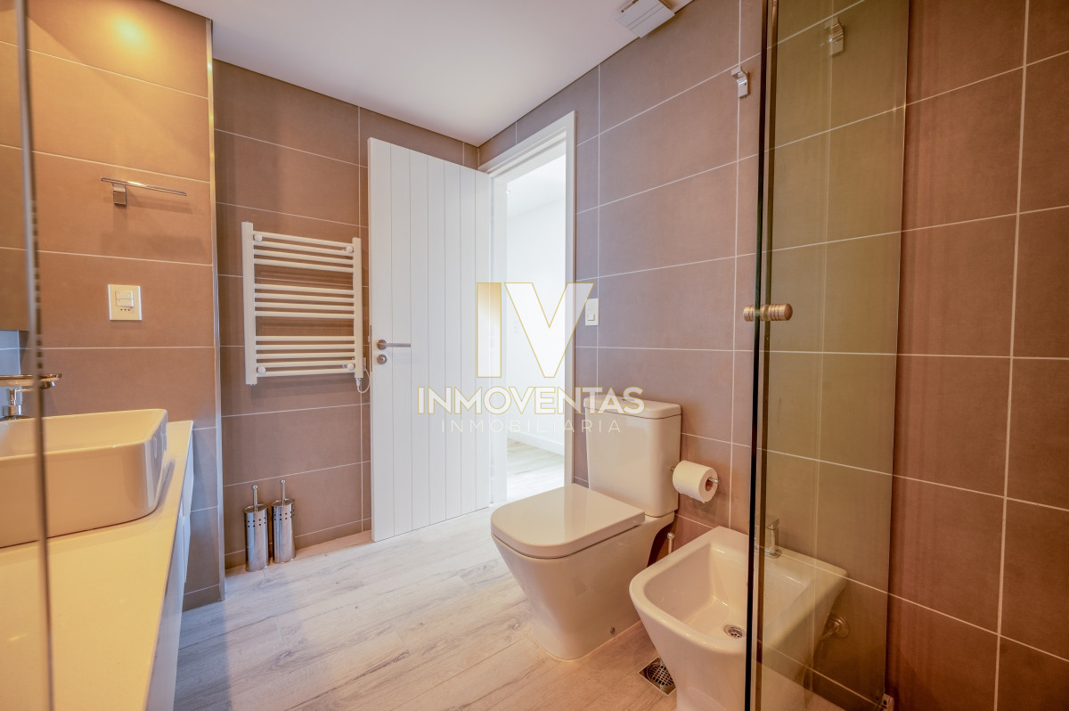 Apartamento ID.4343 - Espectacular PentHouse 4 Dormitorios, Terraza EXCLUSIVA & Todos los Servicios, Edificio ISABEL, Punta Del Este