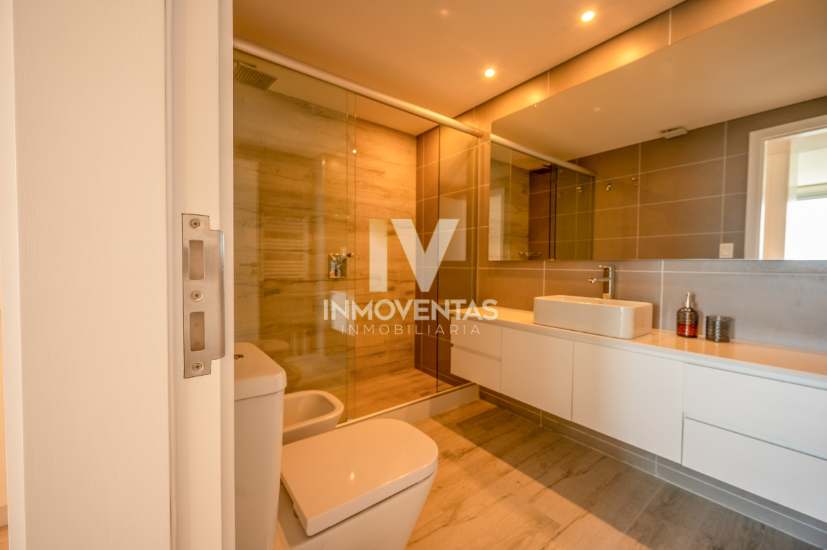 Apartamento ID.4343 - Espectacular PentHouse 4 Dormitorios, Terraza EXCLUSIVA & Todos los Servicios, Edificio ISABEL, Punta Del Este