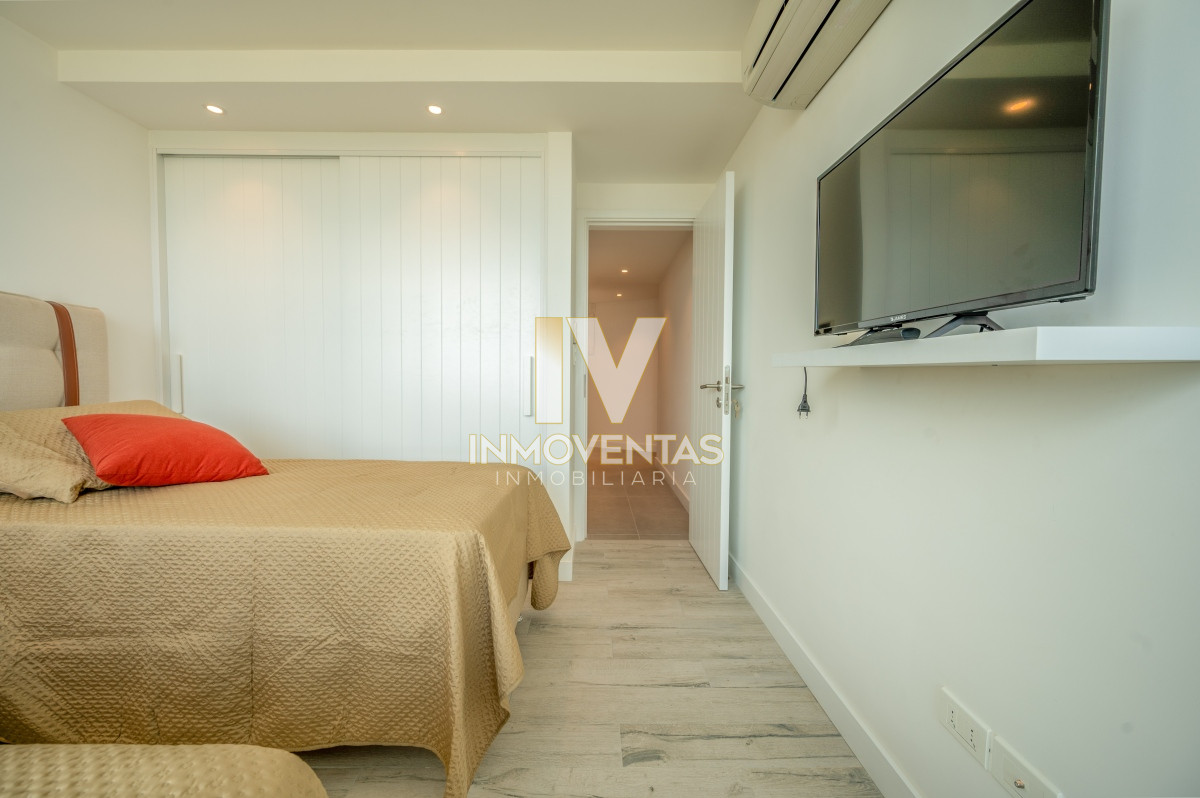 Apartamento ID.4343 - Espectacular PentHouse 4 Dormitorios, Terraza EXCLUSIVA & Todos los Servicios, Edificio ISABEL, Punta Del Este