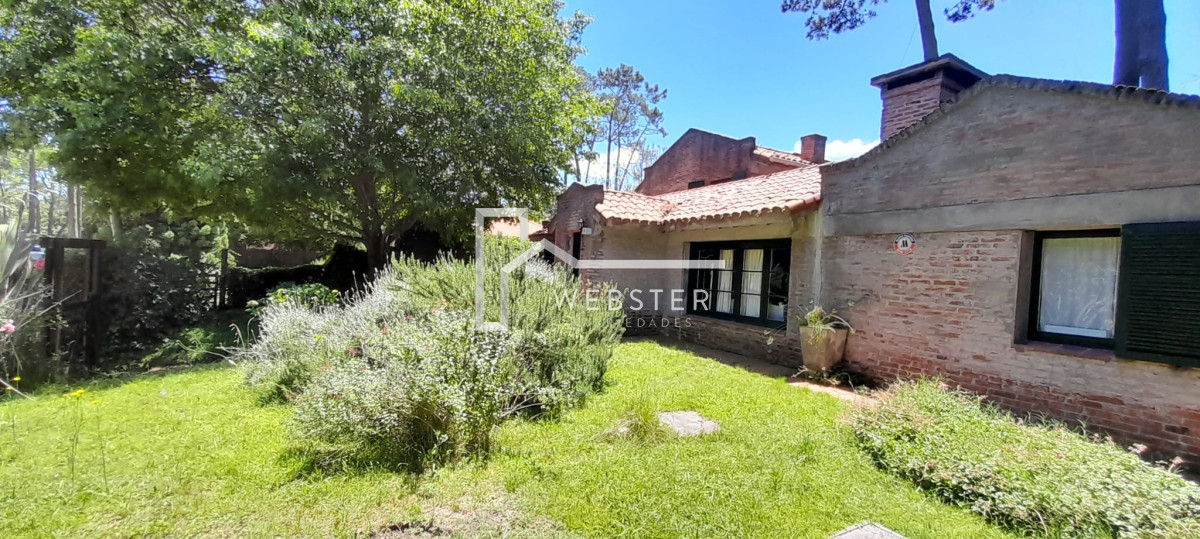Casa ID.2036 - Oportunidad En San Rafael, PDE Casa Tradicional, Cancha y Quincho en 1574m2 