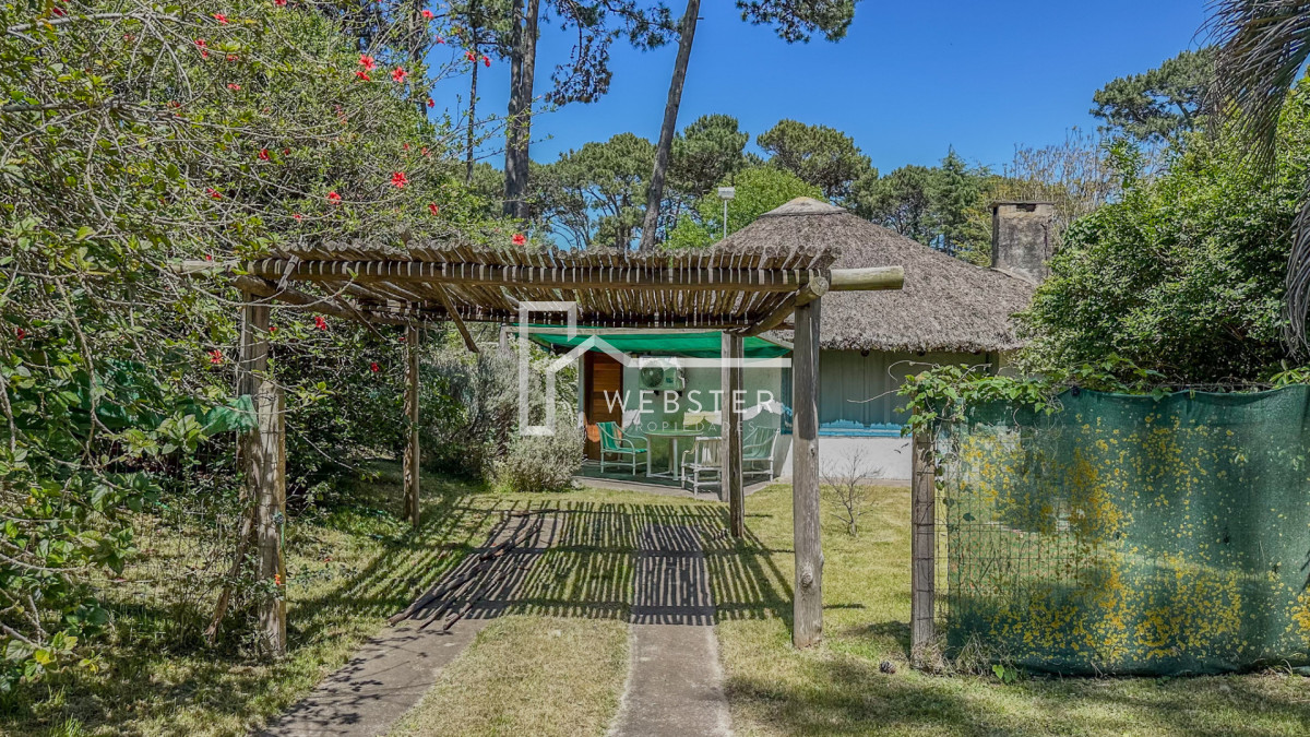 Casa ID.2036 - Oportunidad En San Rafael, PDE Casa Tradicional, Cancha y Quincho en 1574m2 