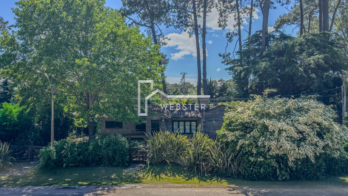 Casa ID.2036 - Oportunidad En San Rafael, PDE Casa Tradicional, Cancha y Quincho en 1574m2 