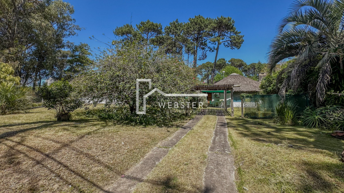 Casa ID.2036 - Oportunidad En San Rafael, PDE Casa Tradicional, Cancha y Quincho en 1574m2 