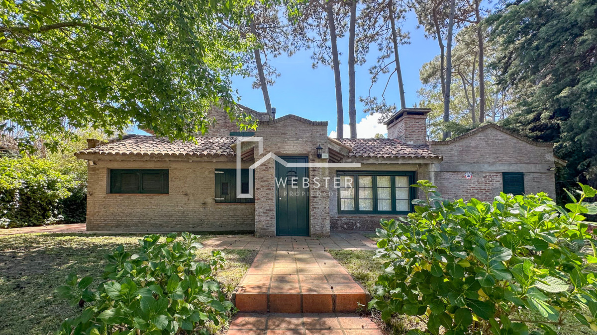 Casa ID.2036 - Oportunidad En San Rafael, PDE Casa Tradicional, Cancha y Quincho en 1574m2 