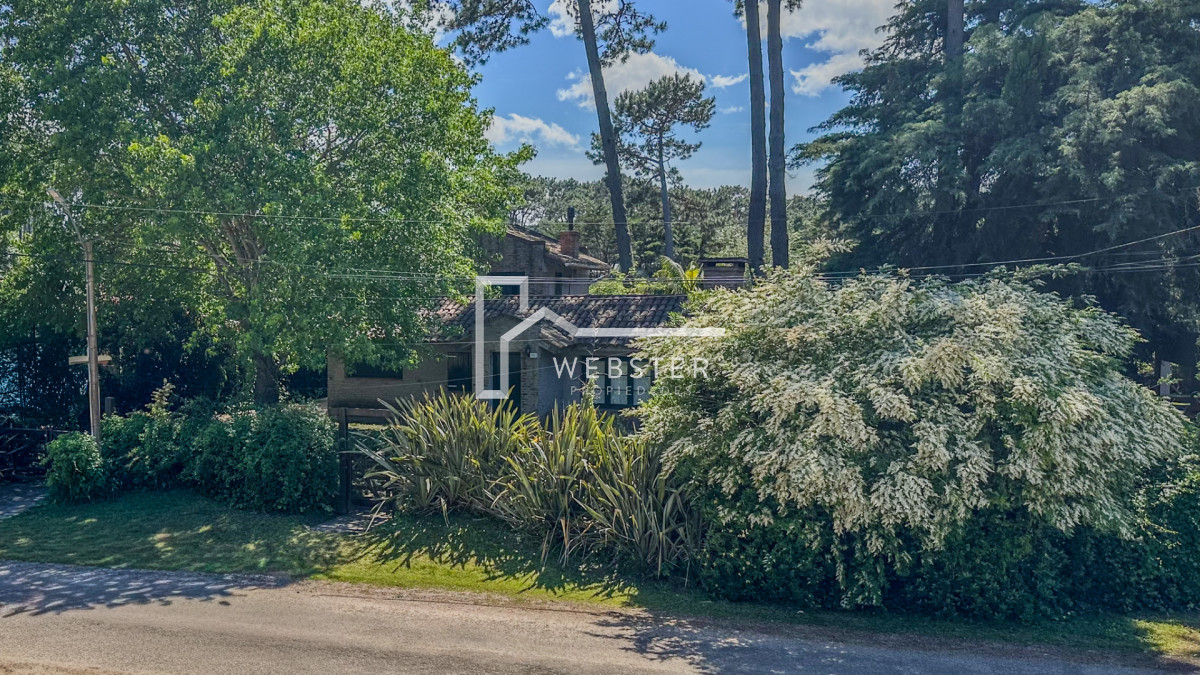 Casa ID.2036 - Oportunidad En San Rafael, PDE Casa Tradicional, Cancha y Quincho en 1574m2 