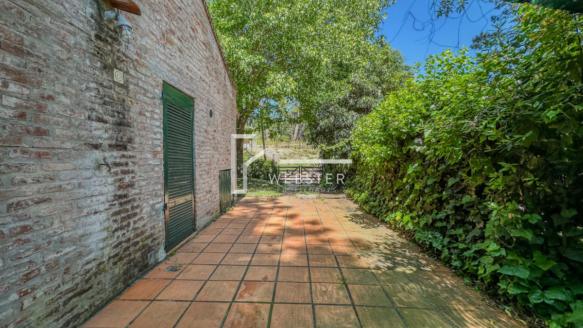 Casa ID.2036 - Oportunidad En San Rafael, PDE Casa Tradicional, Cancha y Quincho en 1574m2 