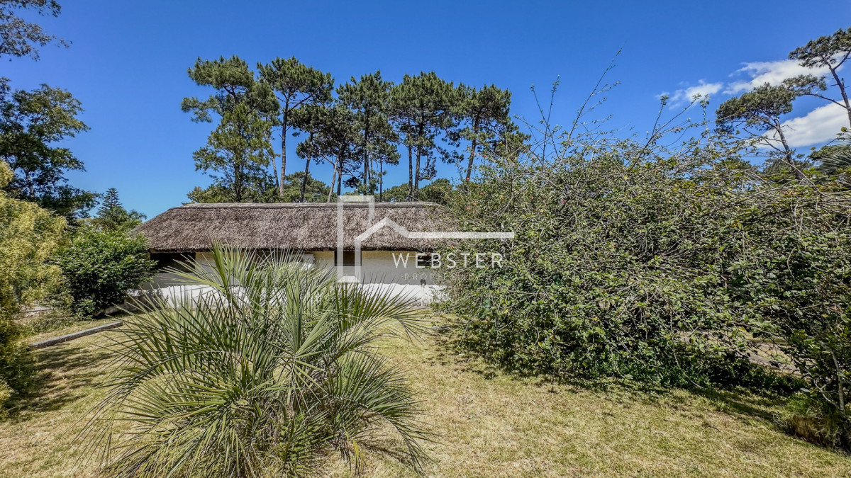 Casa ID.2036 - Oportunidad En San Rafael, PDE Casa Tradicional, Cancha y Quincho en 1574m2 