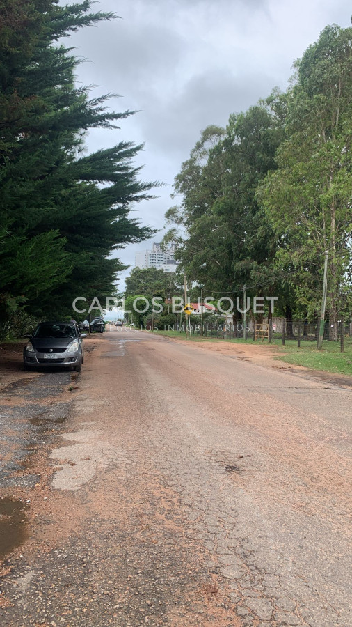 Casa ID.1060 - En Venta San Rafael, PDE Casa Tradicional, Cancha y Quincho en 1574m2 