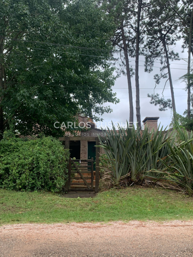 Casa ID.1060 - En Venta San Rafael, PDE Casa Tradicional, Cancha y Quincho en 1574m2 