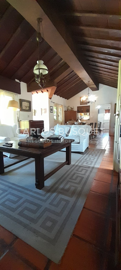 Casa ID.1060 - En Venta San Rafael, PDE Casa Tradicional, Cancha y Quincho en 1574m2 