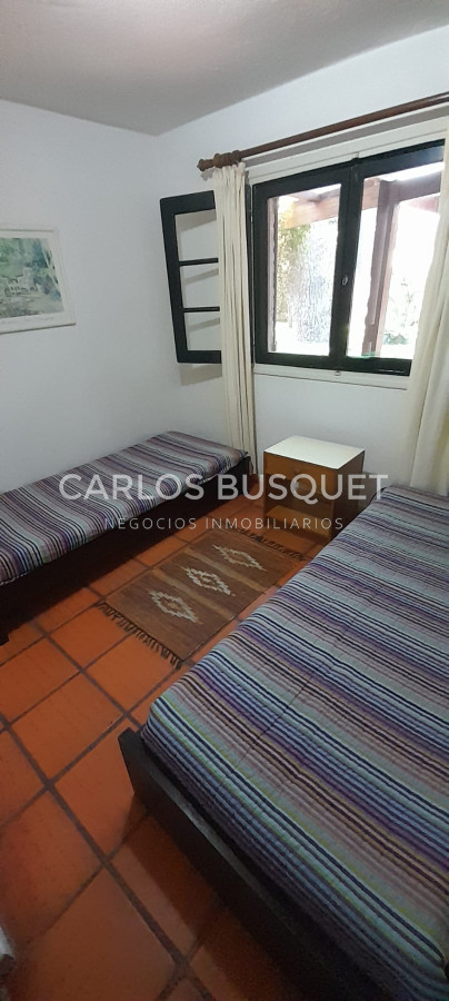 Casa ID.1060 - En Venta San Rafael, PDE Casa Tradicional, Cancha y Quincho en 1574m2 