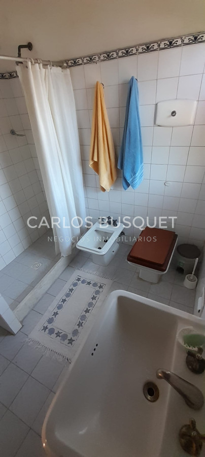 Casa ID.1060 - En Venta San Rafael, PDE Casa Tradicional, Cancha y Quincho en 1574m2 