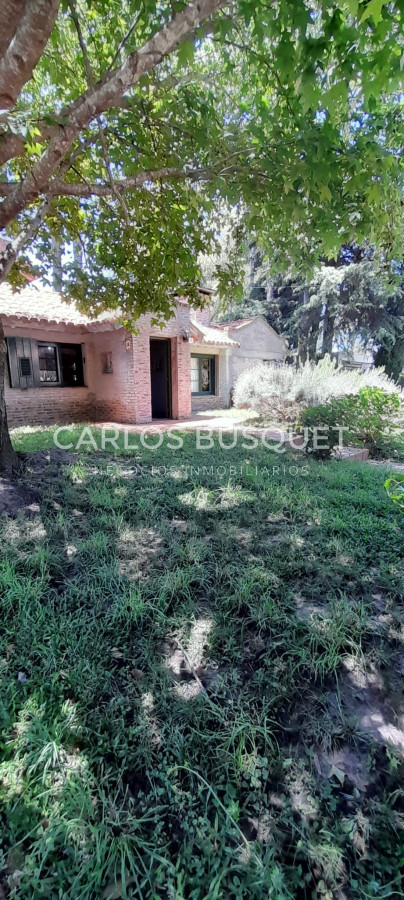 Casa ID.1060 - En Venta San Rafael, PDE Casa Tradicional, Cancha y Quincho en 1574m2 