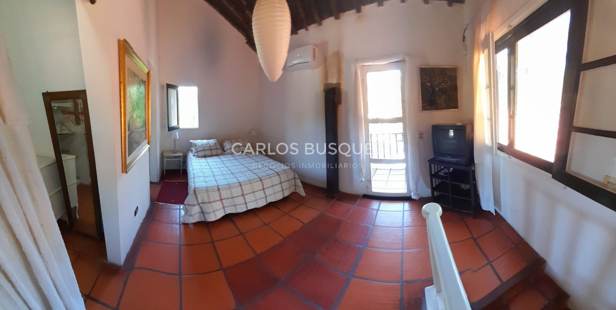 Casa ID.1060 - En Venta San Rafael, PDE Casa Tradicional, Cancha y Quincho en 1574m2 