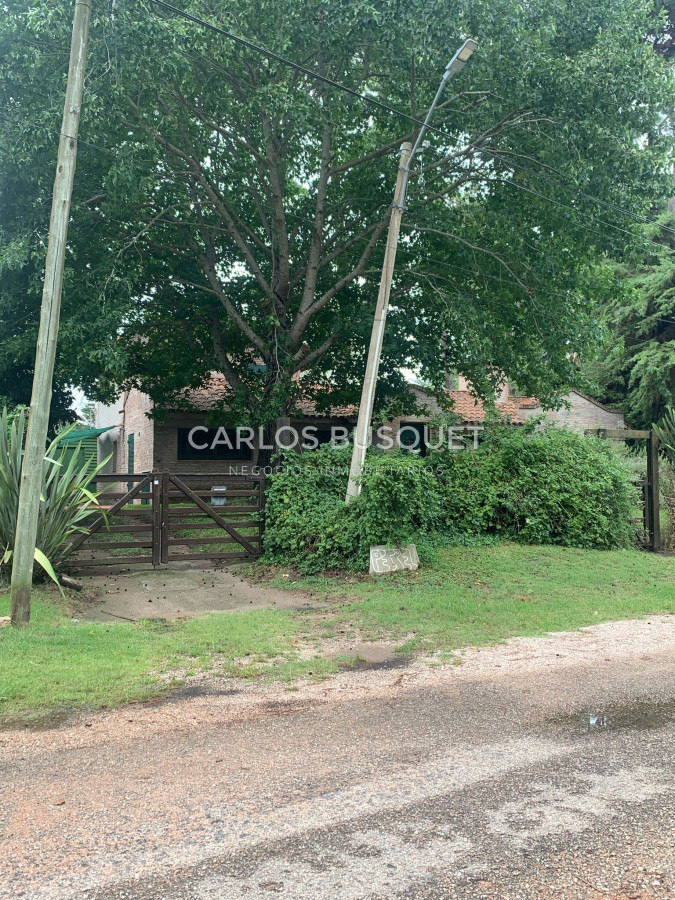 Casa ID.1060 - En Venta San Rafael, PDE Casa Tradicional, Cancha y Quincho en 1574m2 