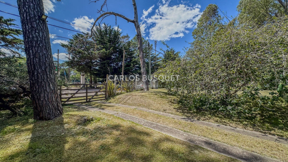 Casa ID.1060 - En Venta San Rafael, PDE Casa Tradicional, Cancha y Quincho en 1574m2 