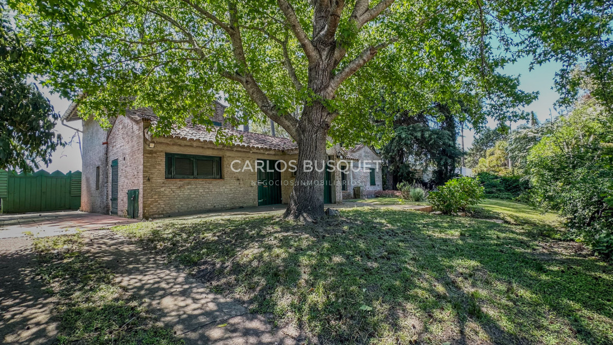 Casa ID.1060 - En Venta San Rafael, PDE Casa Tradicional, Cancha y Quincho en 1574m2 