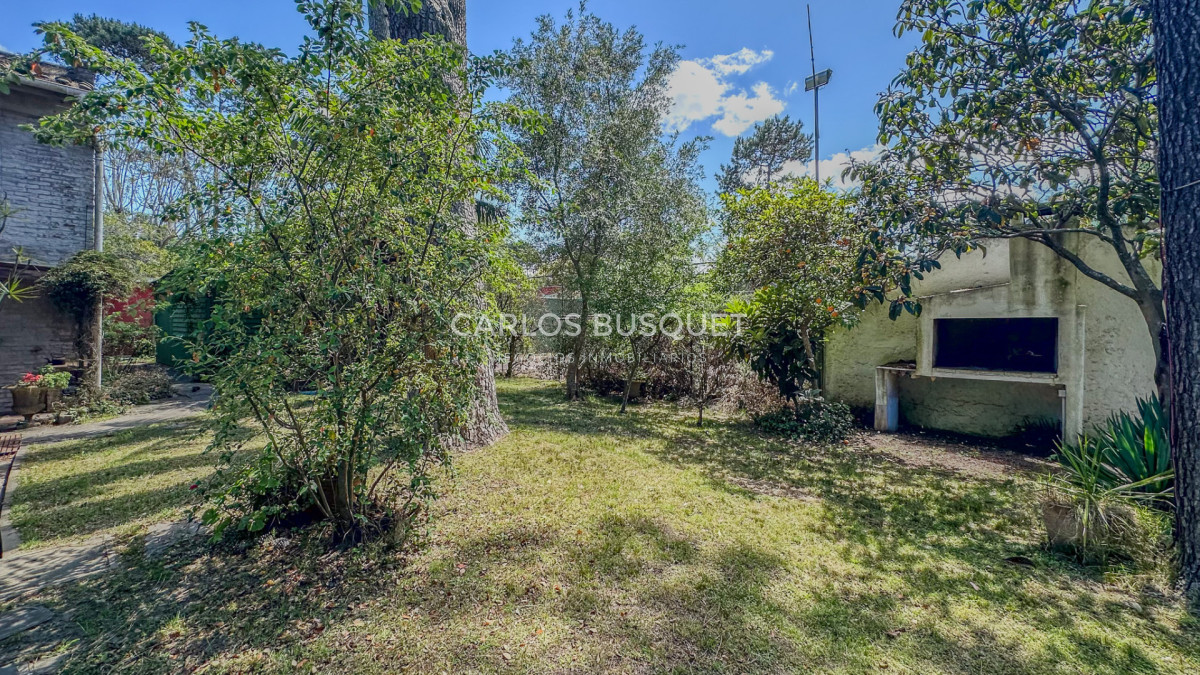 Casa ID.1060 - En Venta San Rafael, PDE Casa Tradicional, Cancha y Quincho en 1574m2 