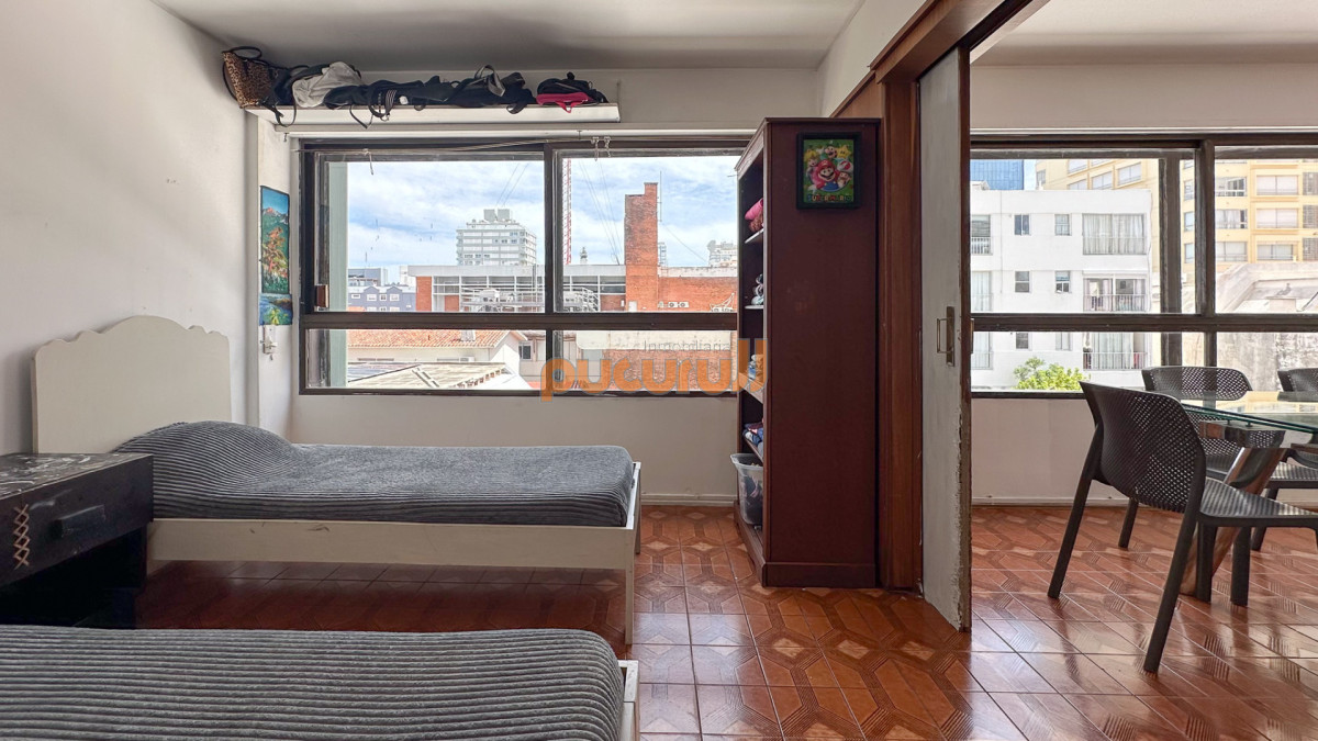 Apartamento ID.2439 - Venta Apartamento 4D + S Gran Metraje, Península, Punta Del Este