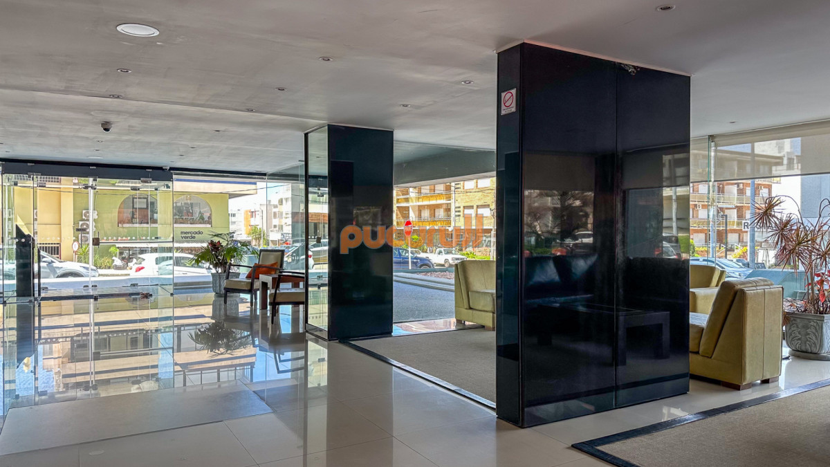 Apartamento ID.2439 - Venta Apartamento 4D + S Gran Metraje, Península, Punta Del Este