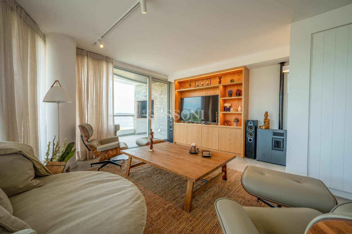 Apartamento ID.3104 - Espectacular PentHouse 2 Suites, Terraza EXCLUSIVA & Todos los Servicios, Edificio ISABEL, Punta Del Este