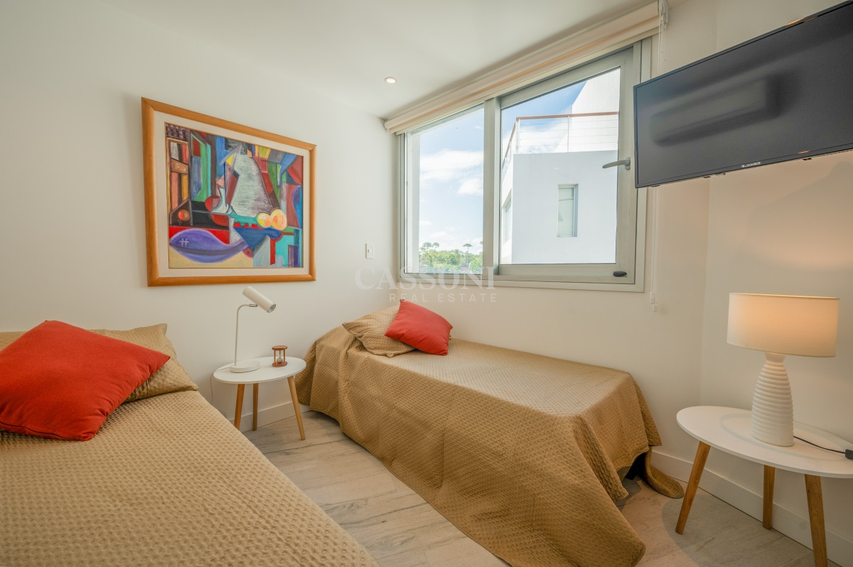 Apartamento ID.3096 - Espectacular PentHouse 4 Dormitorios, Terraza EXCLUSIVA & Todos los Servicios, Edificio ISABEL, Punta Del Este