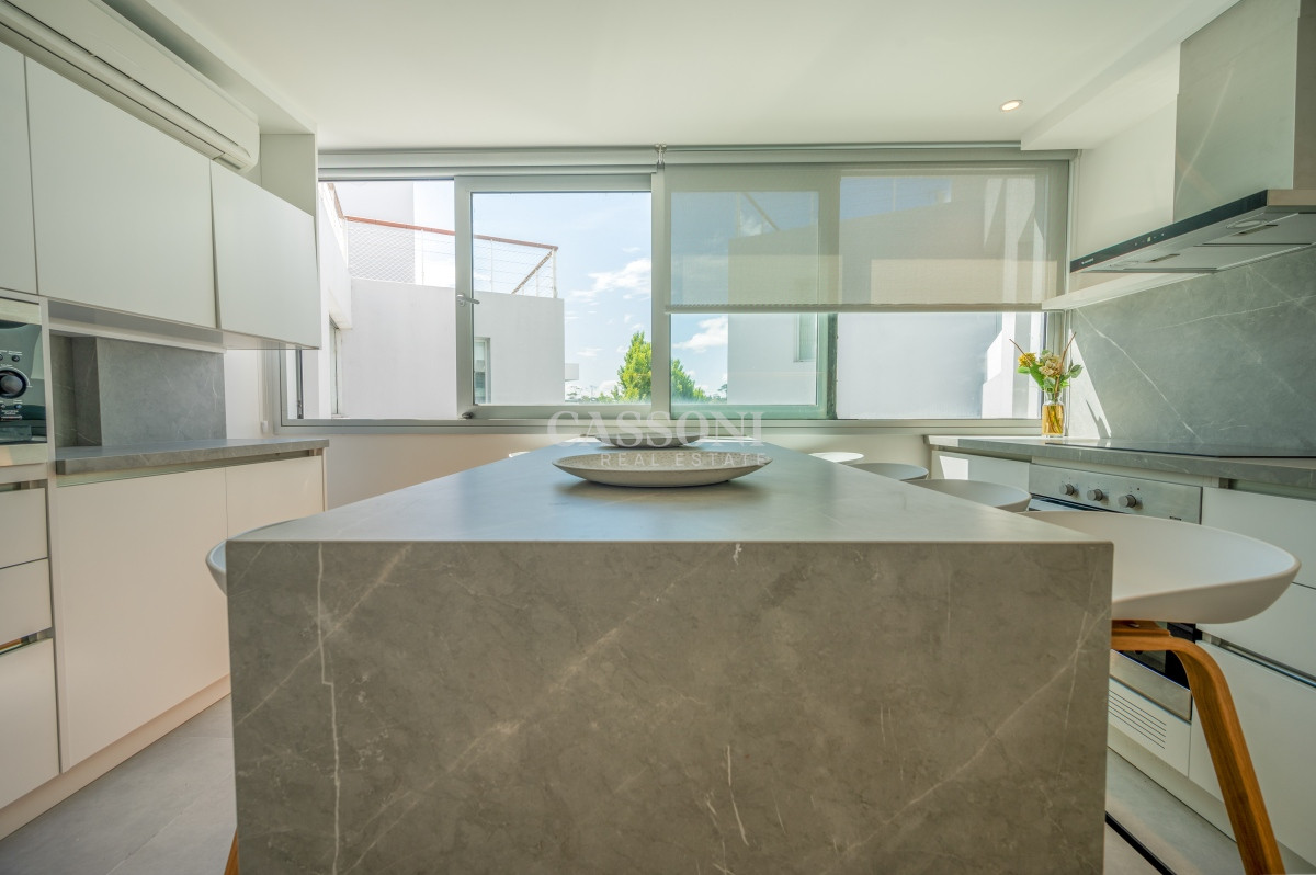 Apartamento ID.3096 - Espectacular PentHouse 4 Dormitorios, Terraza EXCLUSIVA & Todos los Servicios, Edificio ISABEL, Punta Del Este
