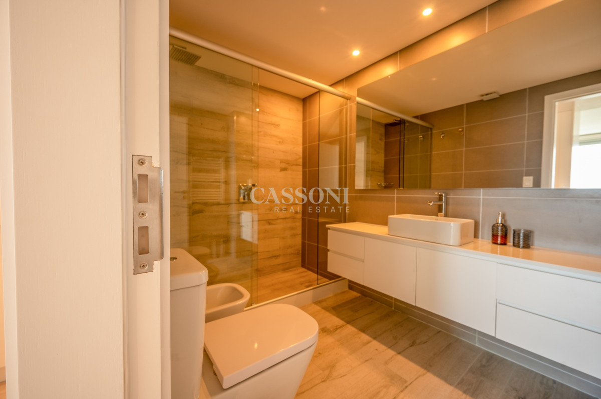 Apartamento ID.3096 - Espectacular PentHouse 4 Dormitorios, Terraza EXCLUSIVA & Todos los Servicios, Edificio ISABEL, Punta Del Este