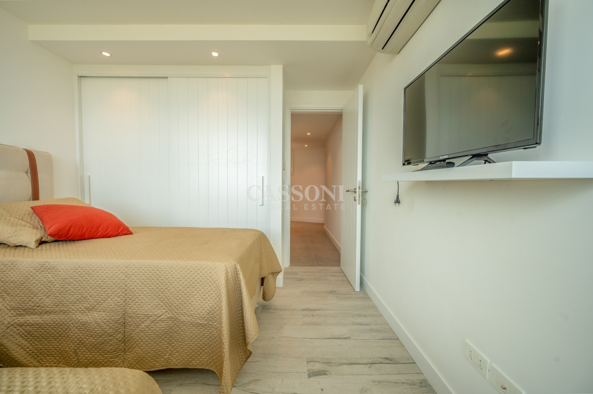 Apartamento ID.3096 - Espectacular PentHouse 4 Dormitorios, Terraza EXCLUSIVA & Todos los Servicios, Edificio ISABEL, Punta Del Este