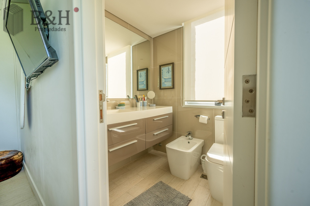 Apartamento ID.2652 - Espectacular Piso Completo De 5 Dormitorios & Todos los Servicios, Edificio LUMIERE, Punta Del Este