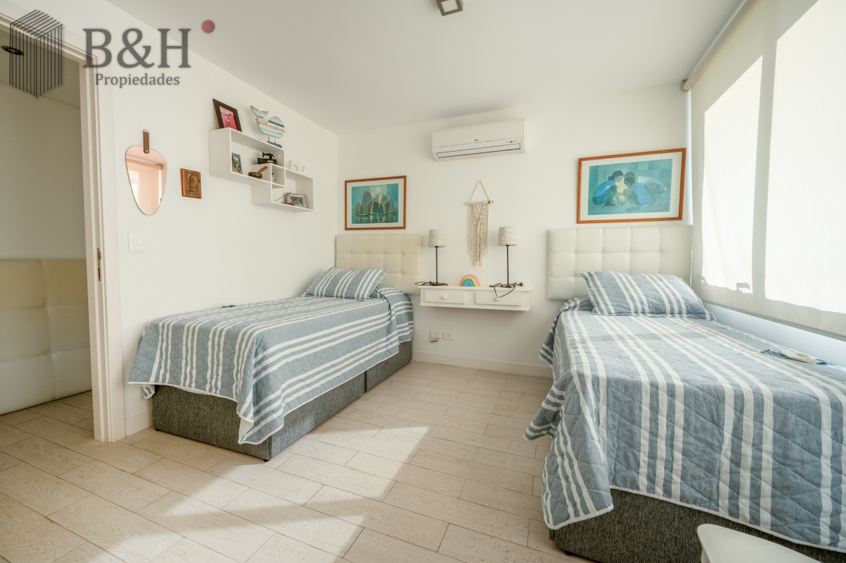 Apartamento ID.2652 - Espectacular Piso Completo De 5 Dormitorios & Todos los Servicios, Edificio LUMIERE, Punta Del Este