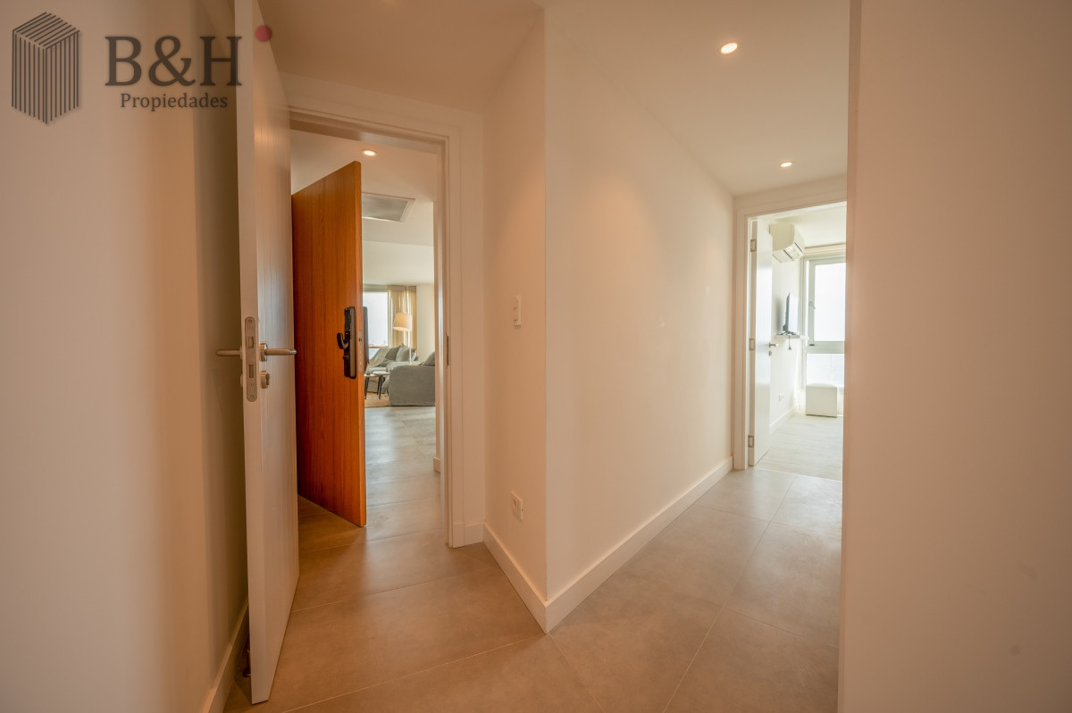 Apartamento ID.2651 - Espectacular PentHouse 4 Dormitorios, Terraza EXCLUSIVA & Todos los Servicios, Edificio ISABEL, Punta Del Este