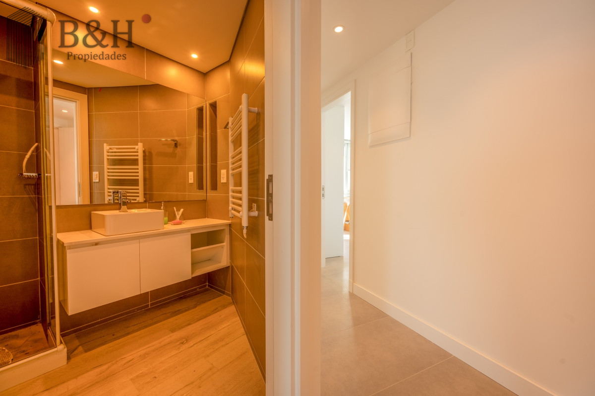 Apartamento ID.2651 - Espectacular PentHouse 4 Dormitorios, Terraza EXCLUSIVA & Todos los Servicios, Edificio ISABEL, Punta Del Este