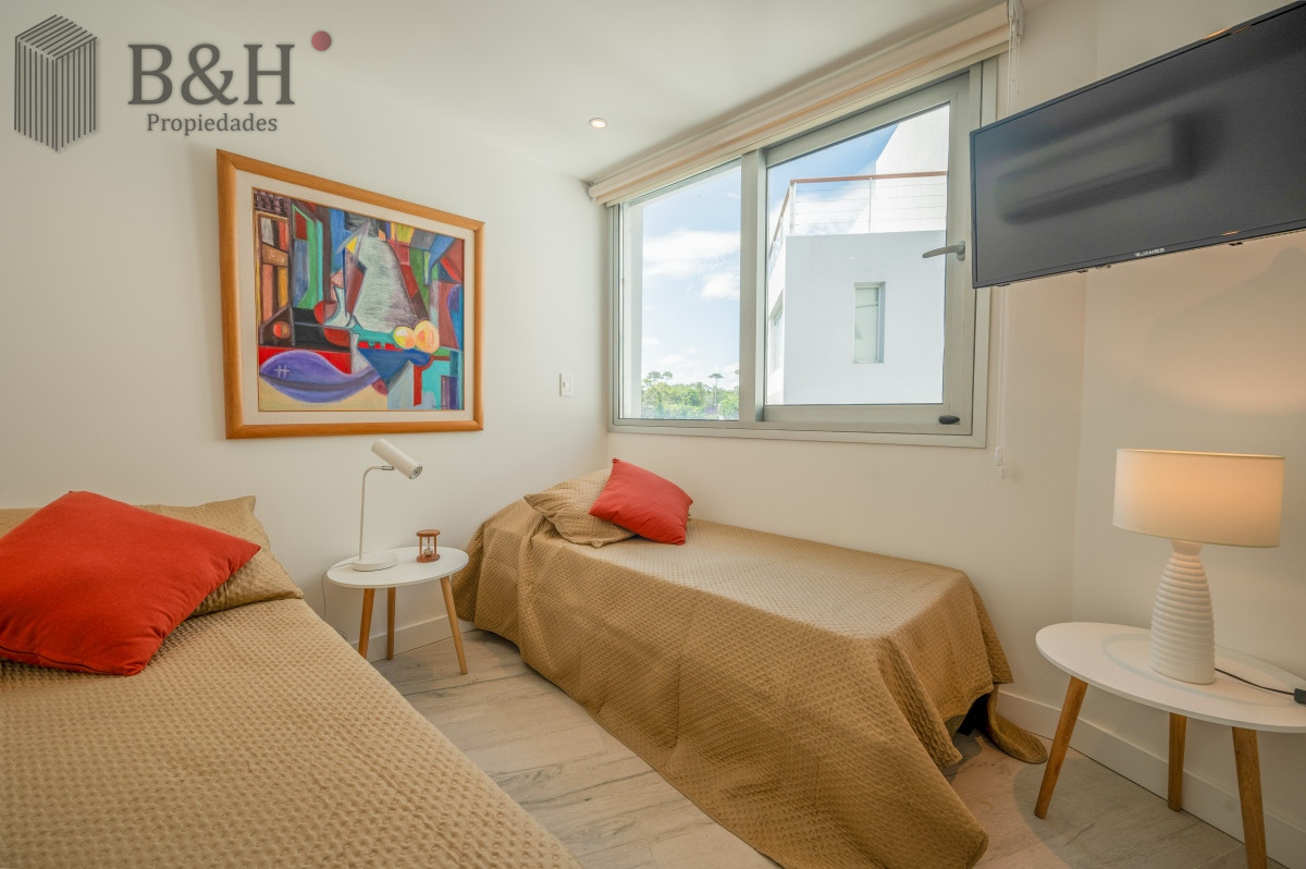 Apartamento ID.2651 - Espectacular PentHouse 4 Dormitorios, Terraza EXCLUSIVA & Todos los Servicios, Edificio ISABEL, Punta Del Este