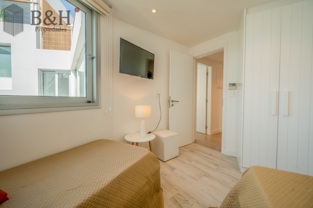 Apartamento ID.2651 - Espectacular PentHouse 4 Dormitorios, Terraza EXCLUSIVA & Todos los Servicios, Edificio ISABEL, Punta Del Este
