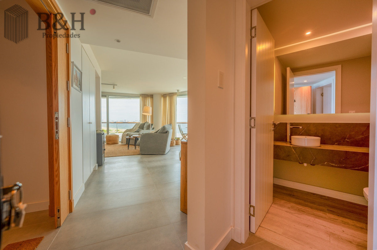 Apartamento ID.2651 - Espectacular PentHouse 4 Dormitorios, Terraza EXCLUSIVA & Todos los Servicios, Edificio ISABEL, Punta Del Este