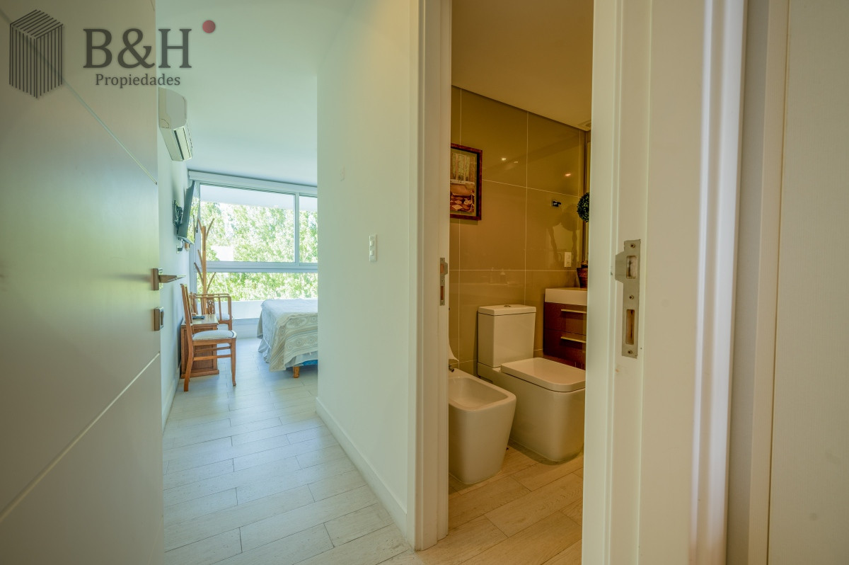 Apartamento ID.2652 - Espectacular Piso Completo De 5 Dormitorios & Todos los Servicios, Edificio LUMIERE, Punta Del Este