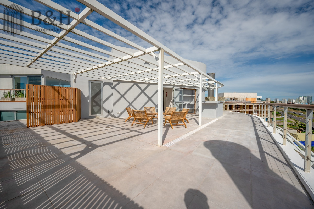 Apartamento ID.2651 - Espectacular PentHouse 4 Dormitorios, Terraza EXCLUSIVA & Todos los Servicios, Edificio ISABEL, Punta Del Este