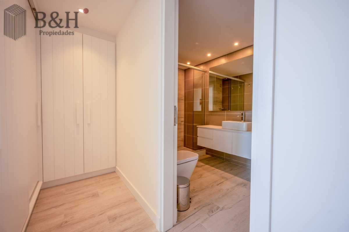 Apartamento ID.2651 - Espectacular PentHouse 4 Dormitorios, Terraza EXCLUSIVA & Todos los Servicios, Edificio ISABEL, Punta Del Este