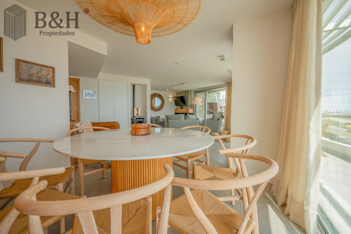 Apartamento ID.2651 - Espectacular PentHouse 4 Dormitorios, Terraza EXCLUSIVA & Todos los Servicios, Edificio ISABEL, Punta Del Este