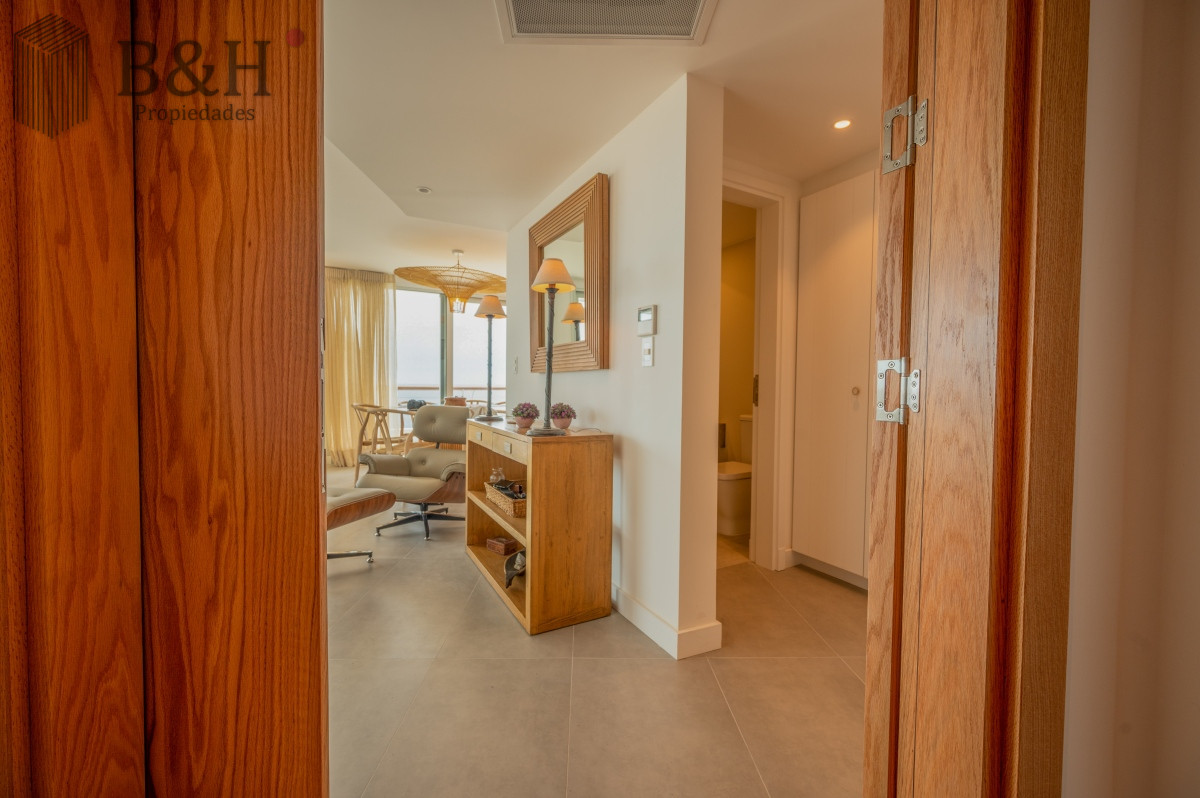 Apartamento ID.2651 - Espectacular PentHouse 4 Dormitorios, Terraza EXCLUSIVA & Todos los Servicios, Edificio ISABEL, Punta Del Este