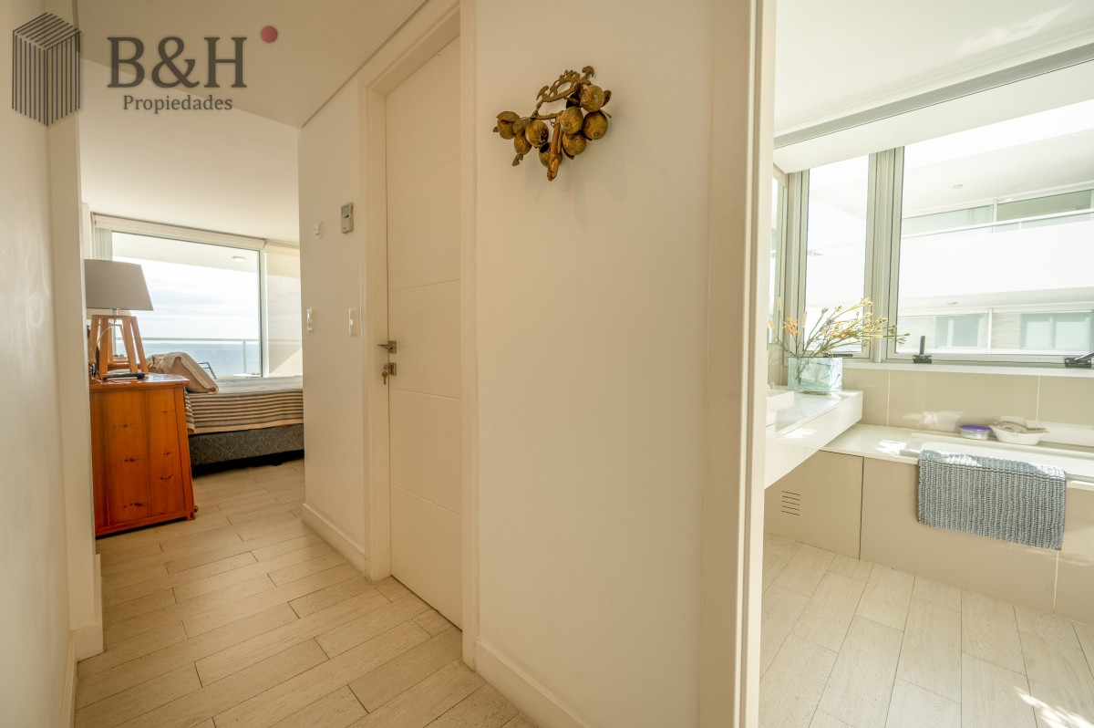 Apartamento ID.2652 - Espectacular Piso Completo De 5 Dormitorios & Todos los Servicios, Edificio LUMIERE, Punta Del Este