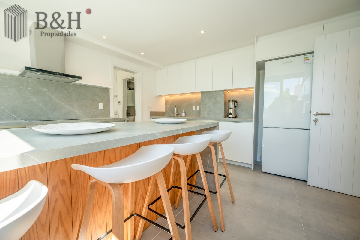 Apartamento ID.2651 - Espectacular PentHouse 4 Dormitorios, Terraza EXCLUSIVA & Todos los Servicios, Edificio ISABEL, Punta Del Este