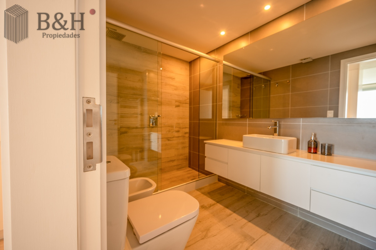 Apartamento ID.2651 - Espectacular PentHouse 4 Dormitorios, Terraza EXCLUSIVA & Todos los Servicios, Edificio ISABEL, Punta Del Este