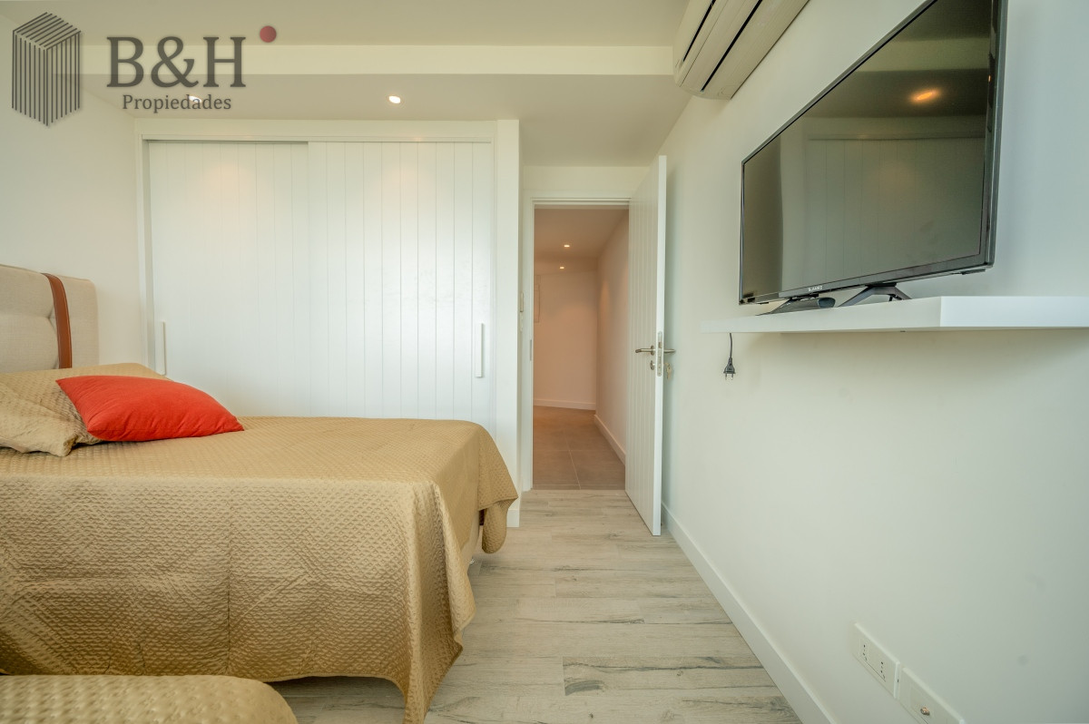 Apartamento ID.2651 - Espectacular PentHouse 4 Dormitorios, Terraza EXCLUSIVA & Todos los Servicios, Edificio ISABEL, Punta Del Este