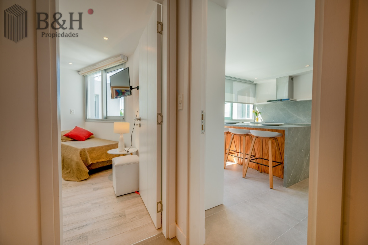 Apartamento ID.2651 - Espectacular PentHouse 4 Dormitorios, Terraza EXCLUSIVA & Todos los Servicios, Edificio ISABEL, Punta Del Este